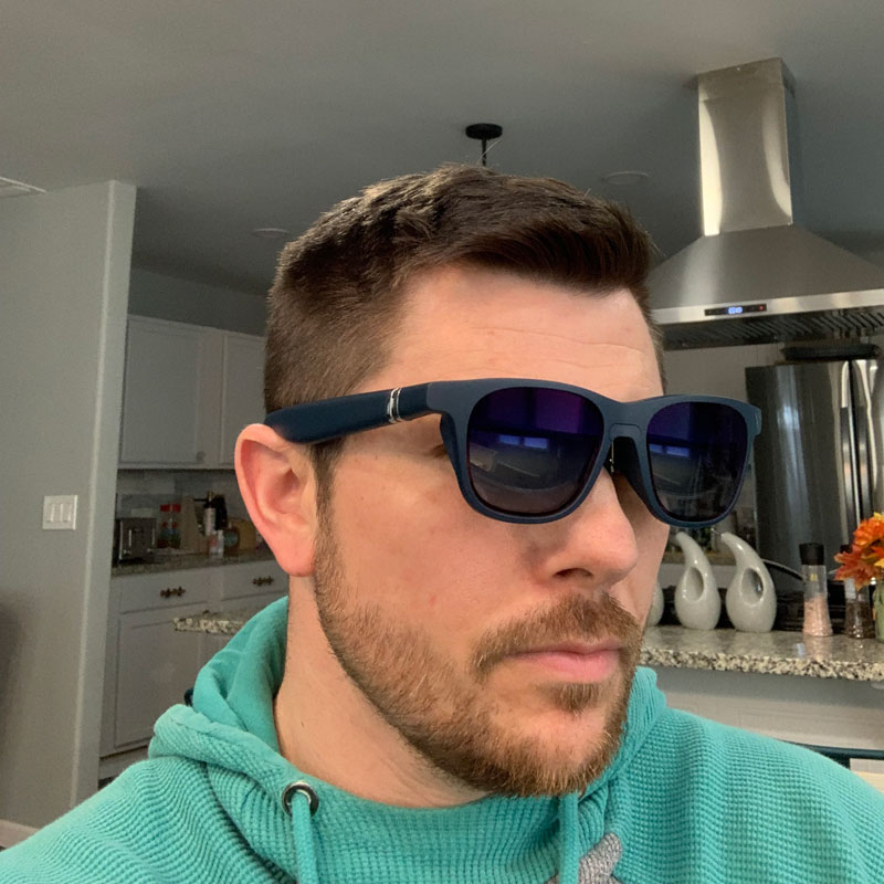 Reviewer Jerry Dillon wearing VITURE One. 😎 (Courtesy: Pixel Deck Gaming)